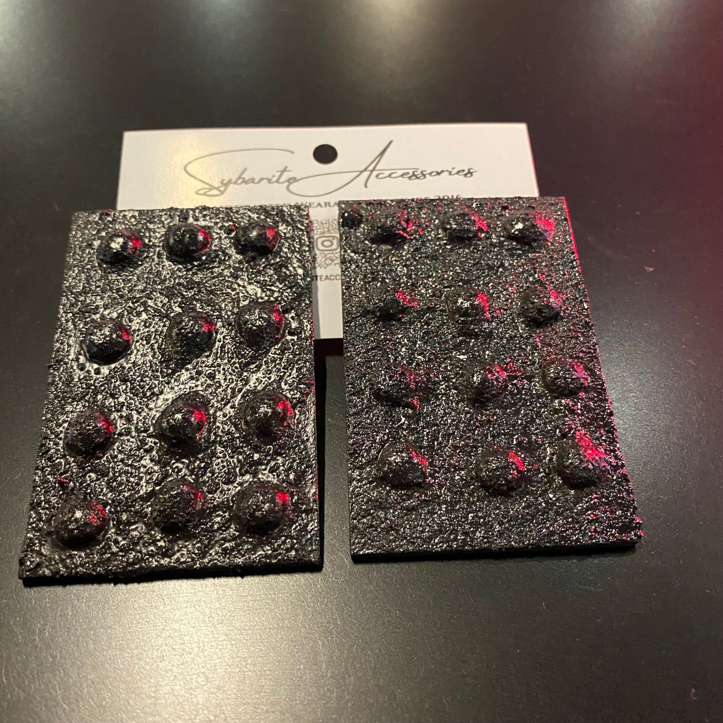 Earrings made with wood and sand