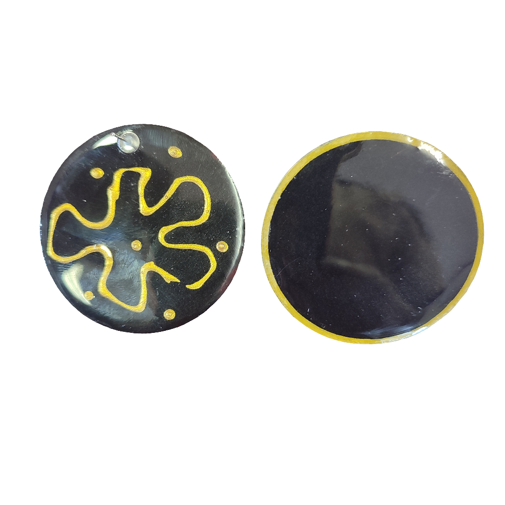 Mammakie Blk & Gold Round Earrings