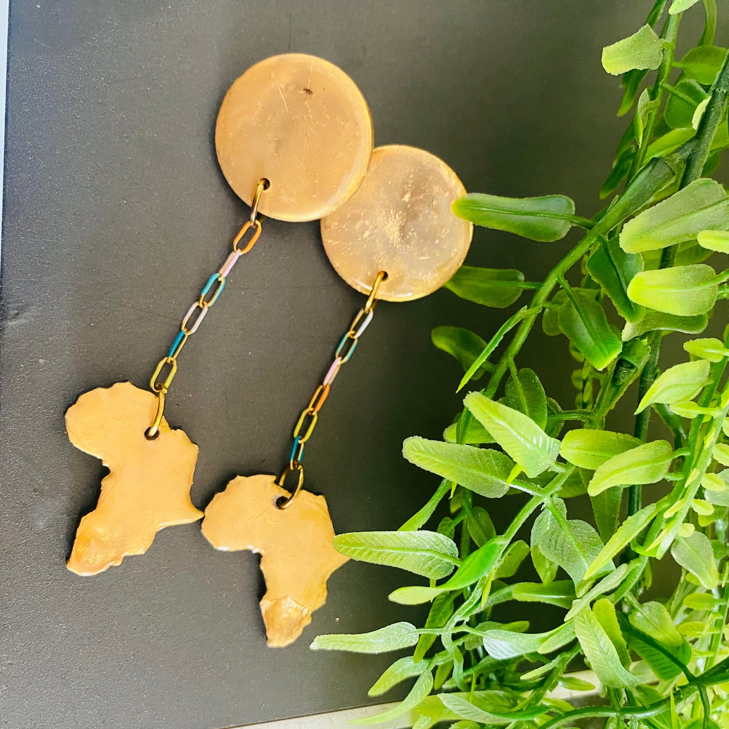 Africa Chain Stud