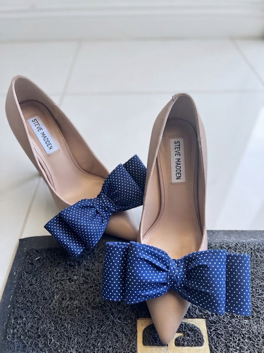 Navy polka dot Kgakana Seshweshwe shoe bow clips styled on nude pointed-toe heels