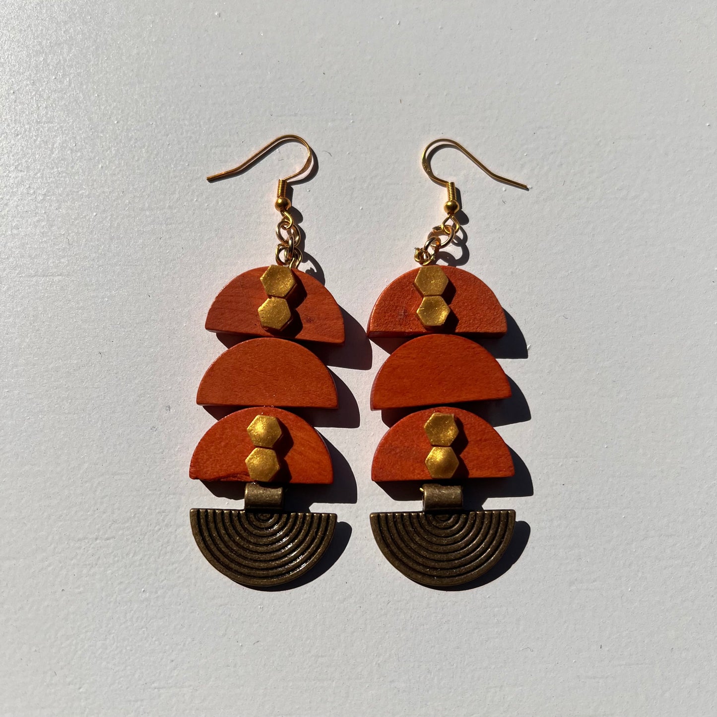 8cm Brass and wood earrings