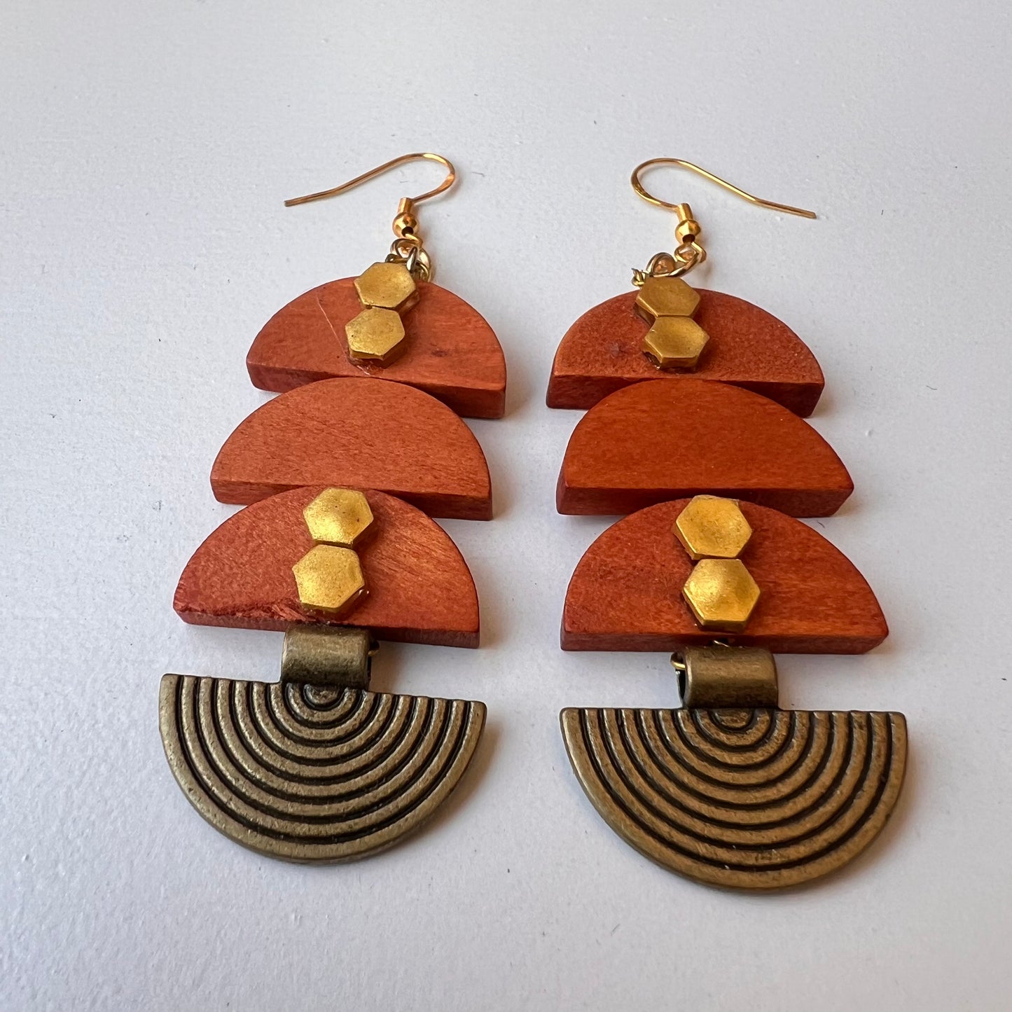 8cm Brass and wood earrings