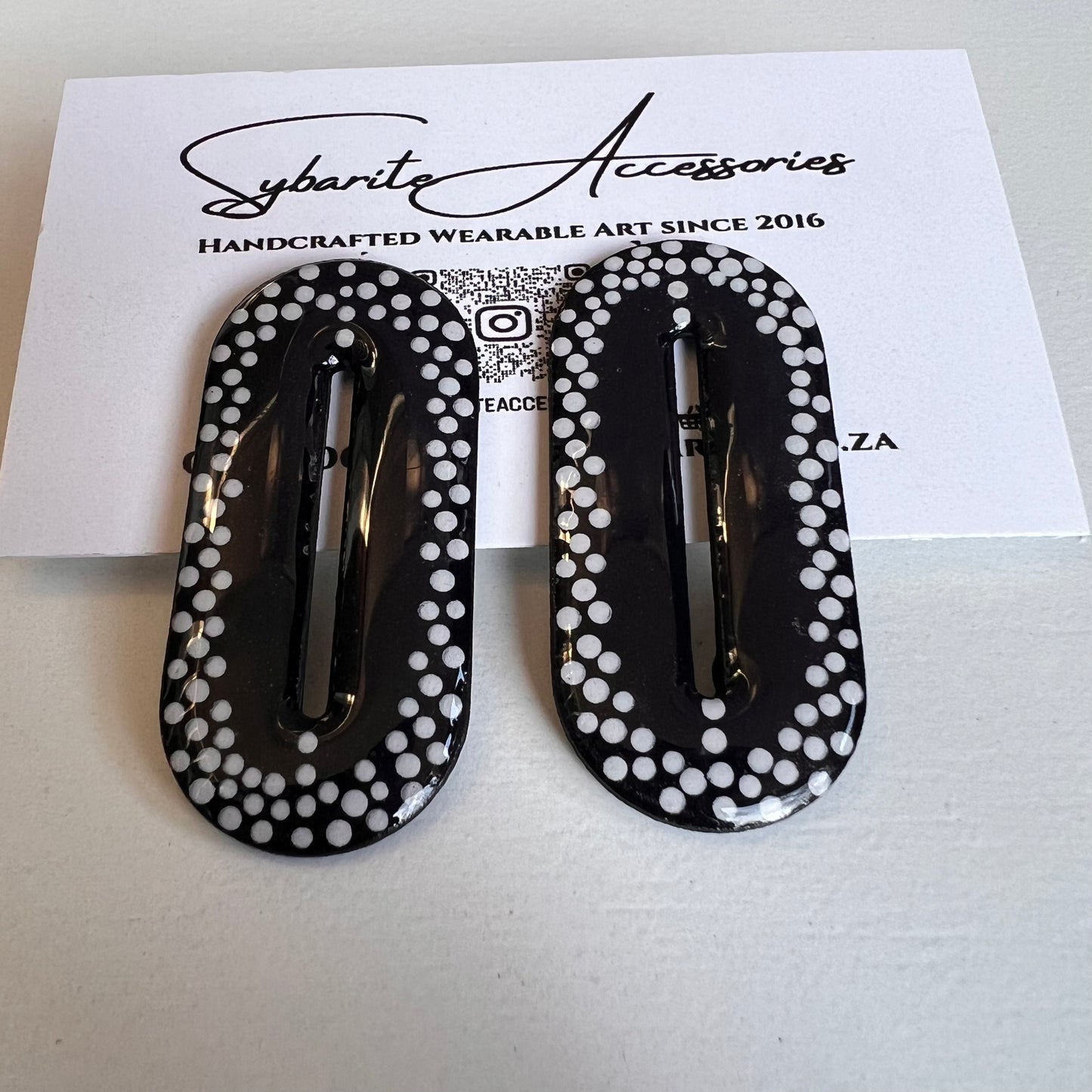 5cm Black and White Earrings